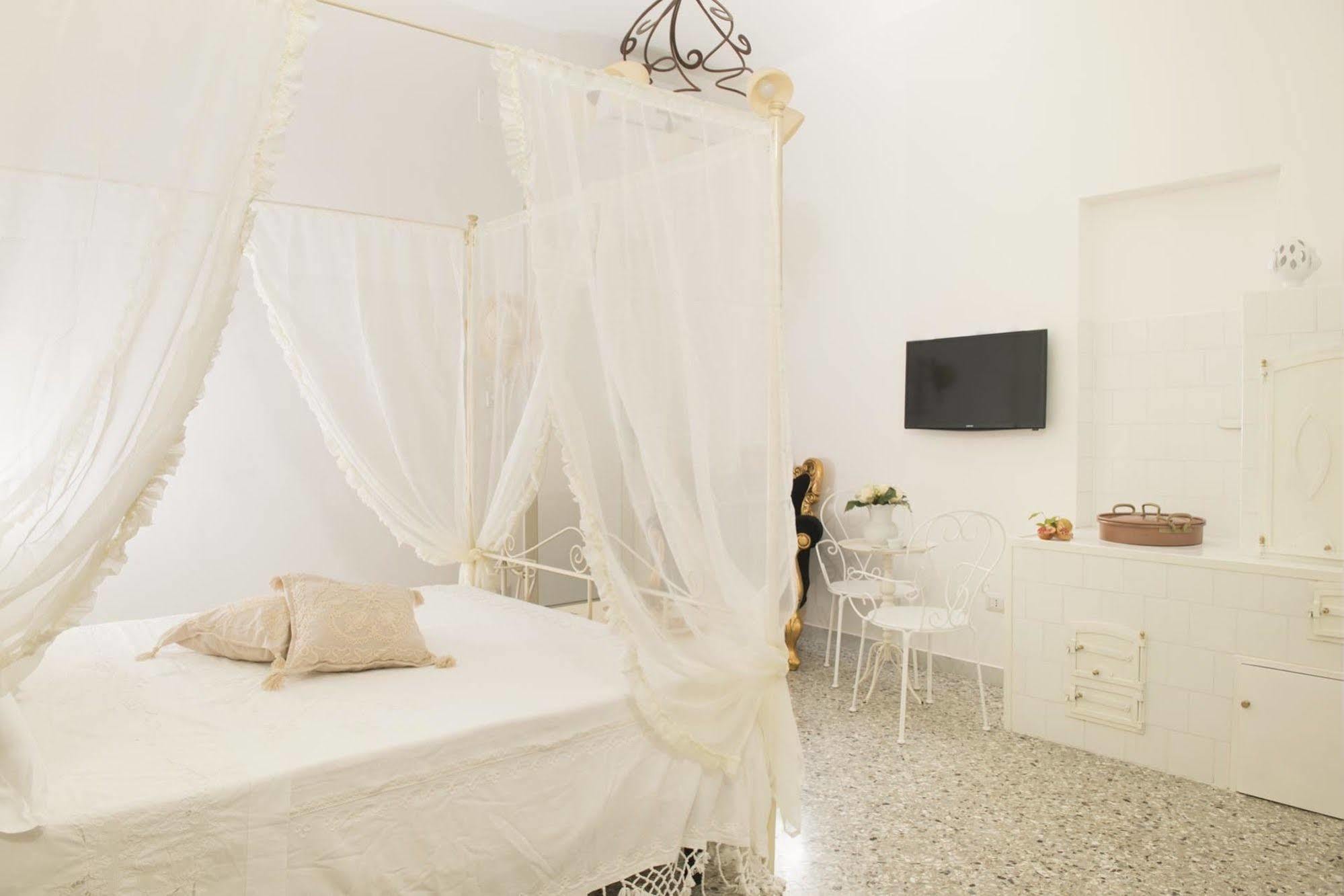 Dimora Cappuccini Guest House Cisternino Exteriör bild